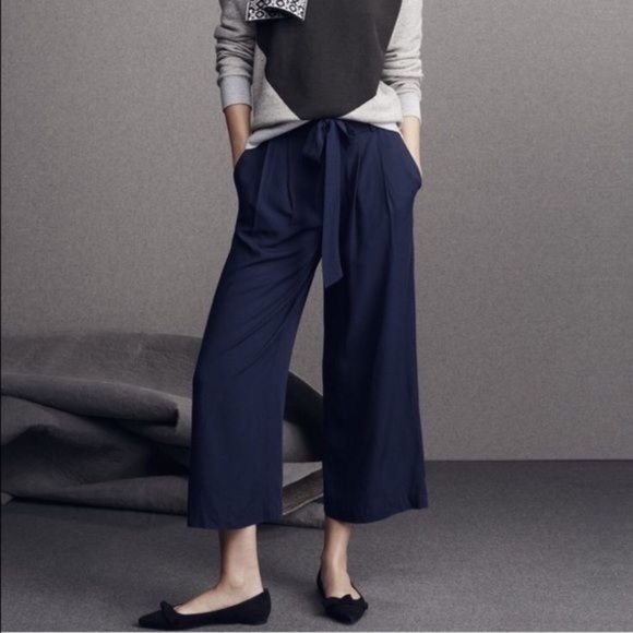 Madewell Pants - Madewell navy gaucho crop pants SZ 8